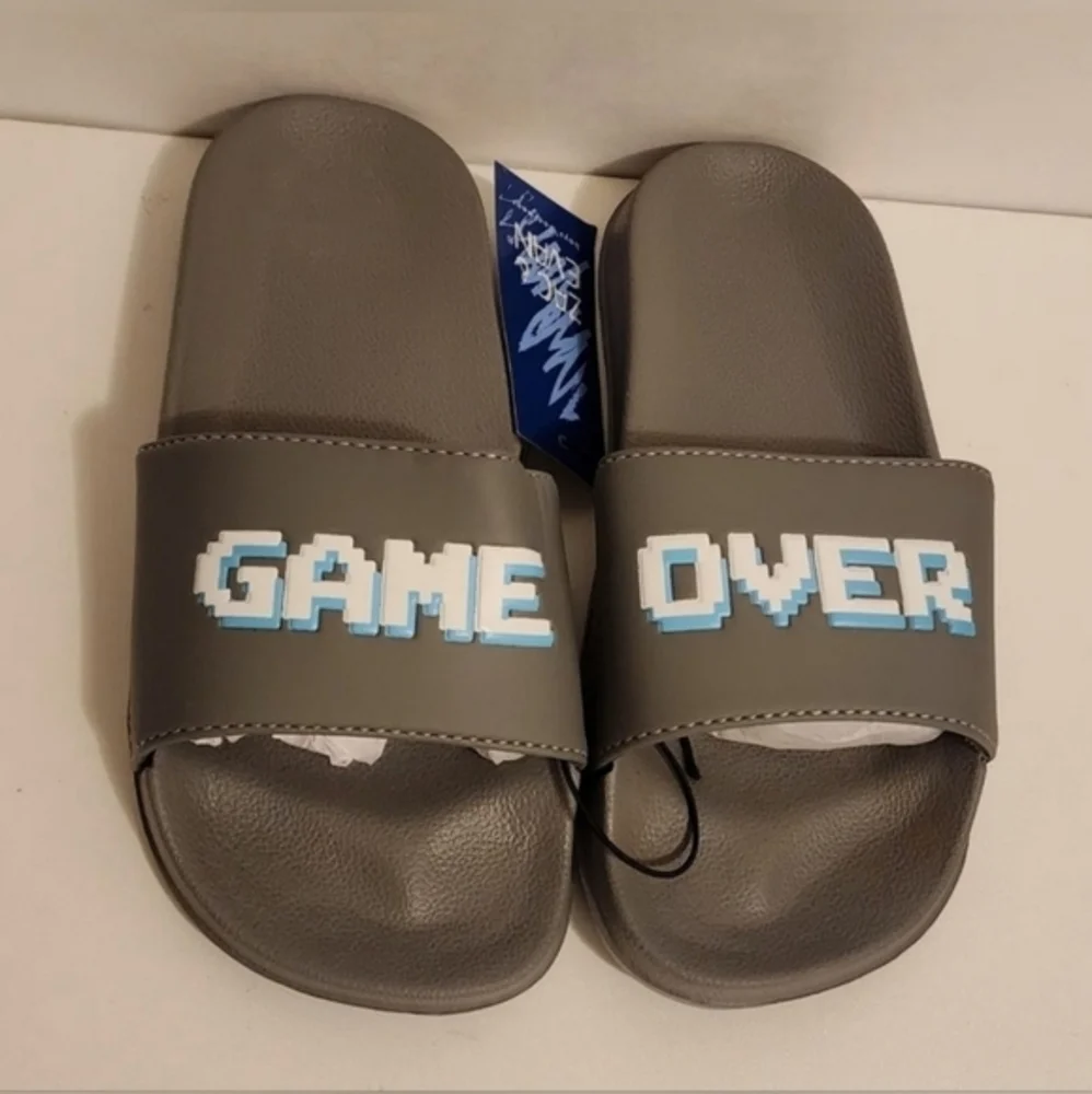NWT Boy's Game Over Slides Sandals Gray White Size 11/12‎